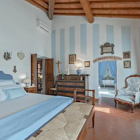 לינה וארוחת בוקר La Casa Gialla 4*
