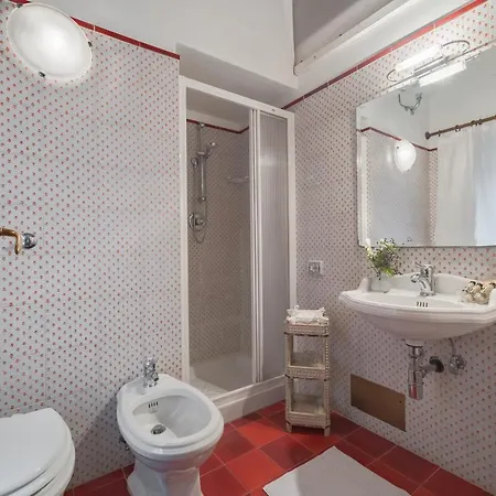 La Casa Gialla 4* אימפרונטה