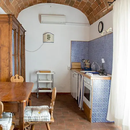 La Casa Gialla לינה וארוחת בוקר 4*