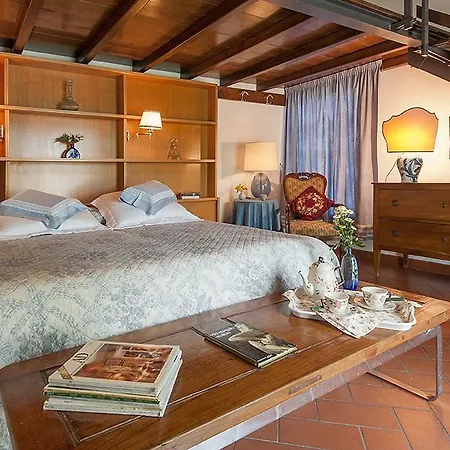 La Casa Gialla לינה וארוחת בוקר 4*