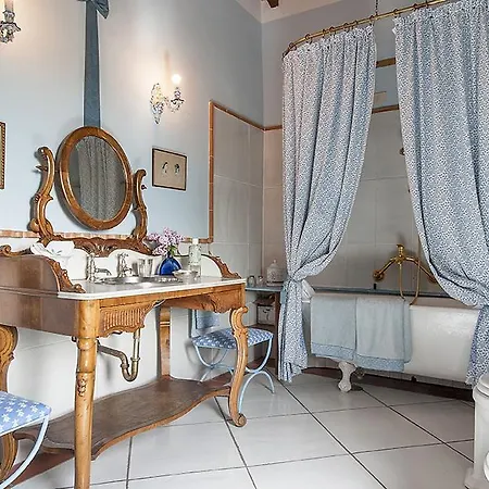 La Casa Gialla לינה וארוחת בוקר 4*