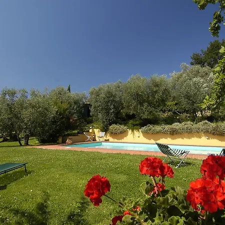לינה וארוחת בוקר La Casa Gialla 4*