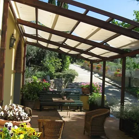 La Casa Gialla לינה וארוחת בוקר 4*